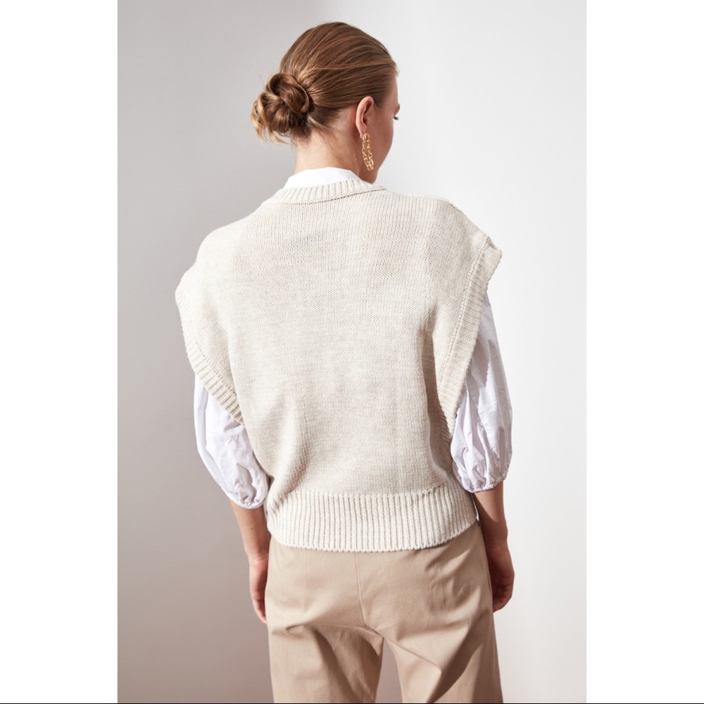 NWT Beige V Neck Woman Knitwear Sweater Medium - Picture 11 of 11